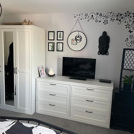 Cosy Home From Home With Private Bathroom - Free Parking Cardiff Buitenkant foto